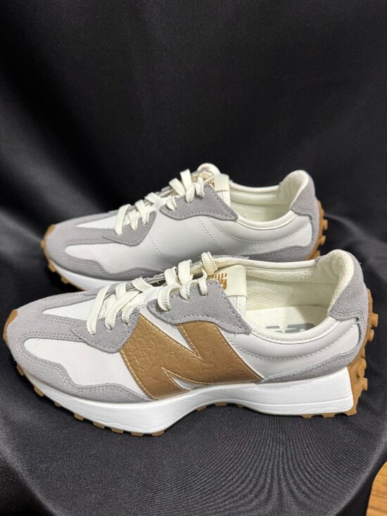 New Balance Shoes - Women's New Balance 327 Size 8